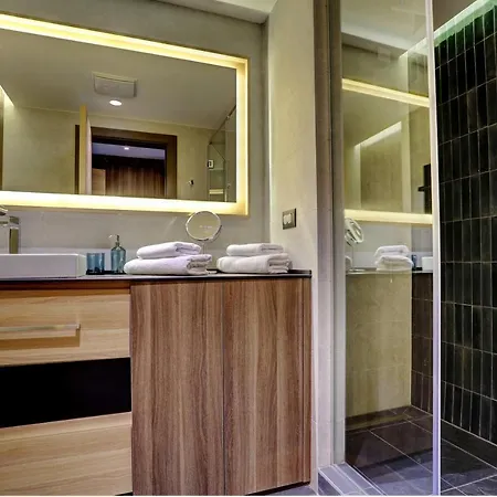 Tramontana Woodside 201&211, Free Parking &