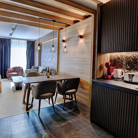 Tramontana Woodside 201&211, Free Parking &